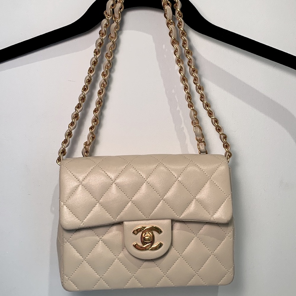 CHANEL Vintage ⭐️ Very RARE 24k Real Gold Soft Beige Flap 2.55 Quilted Bag HW - Picture 11 of 16
